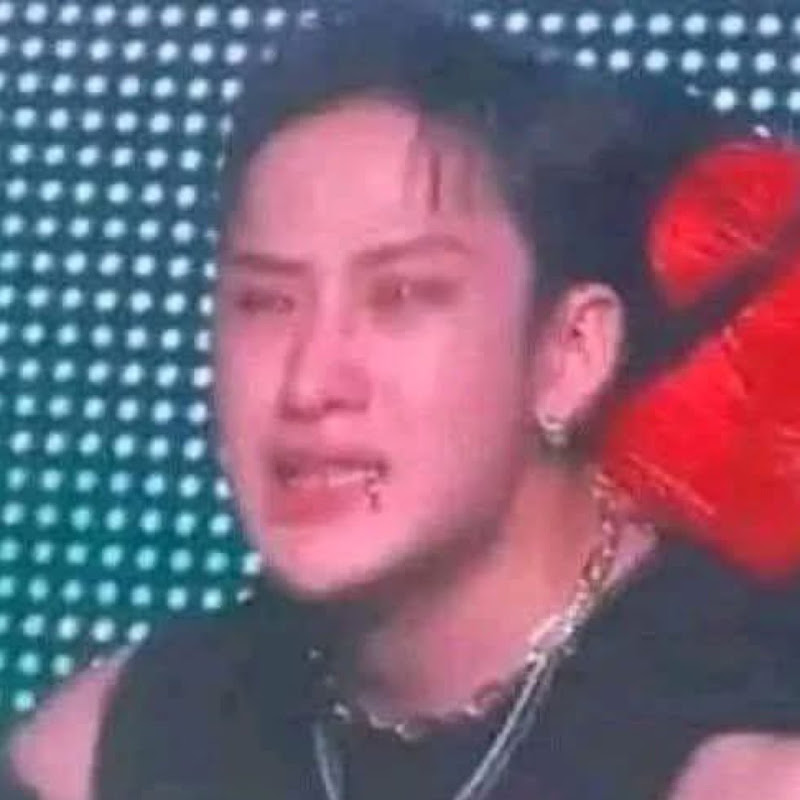 Kpop Makes Me STAY 