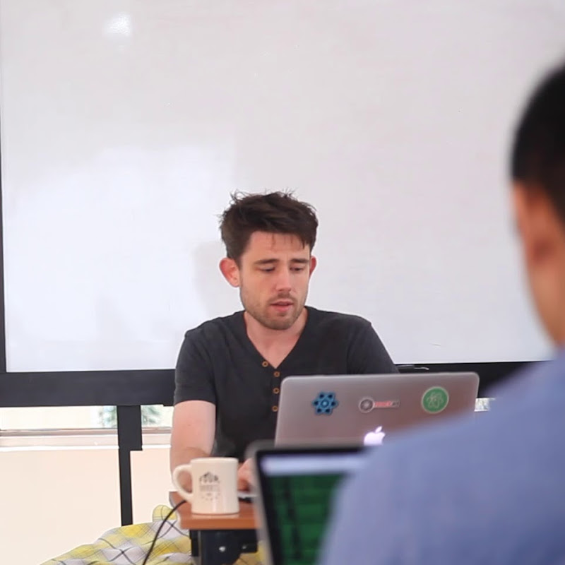 Tech Talks with Simon Logo