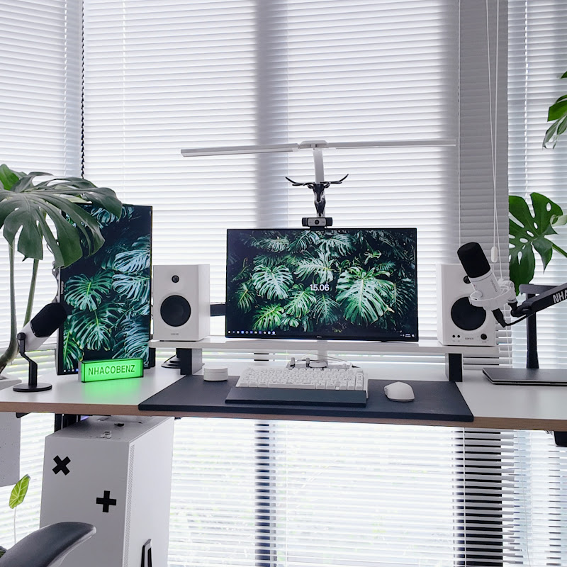 Benz Desk Setup