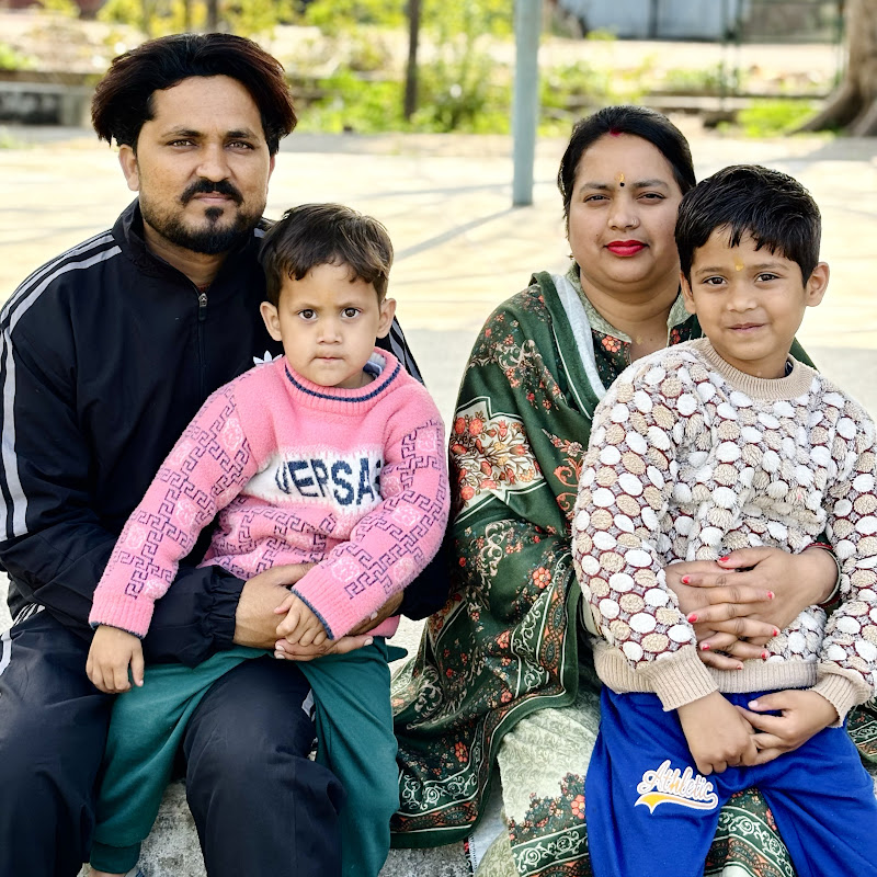 Medhansh Ki Family