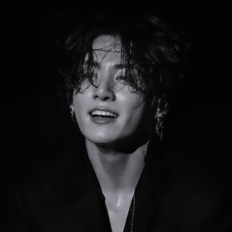 𝐌𝐀𝐅𝐈𝐀𝐐𝐔𝐄𝐄𝐍