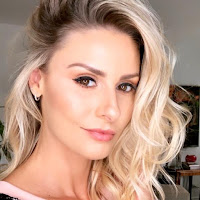 Thais Massa profile image