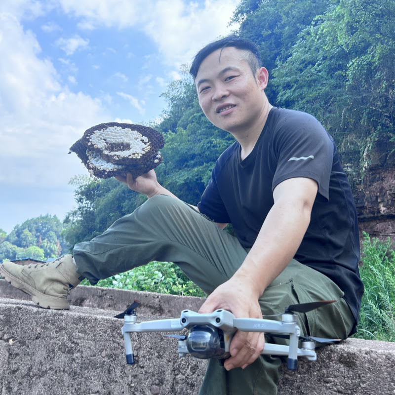 蜂狂小成哥 Logo