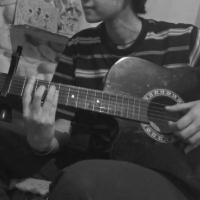 Guitar with shanu