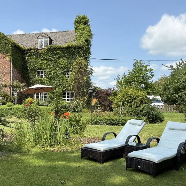 少しだけイングリッシュ・スタイルな暮らし スツール 木製 日本製 椅子 四角 スタッキング 朝倉家具