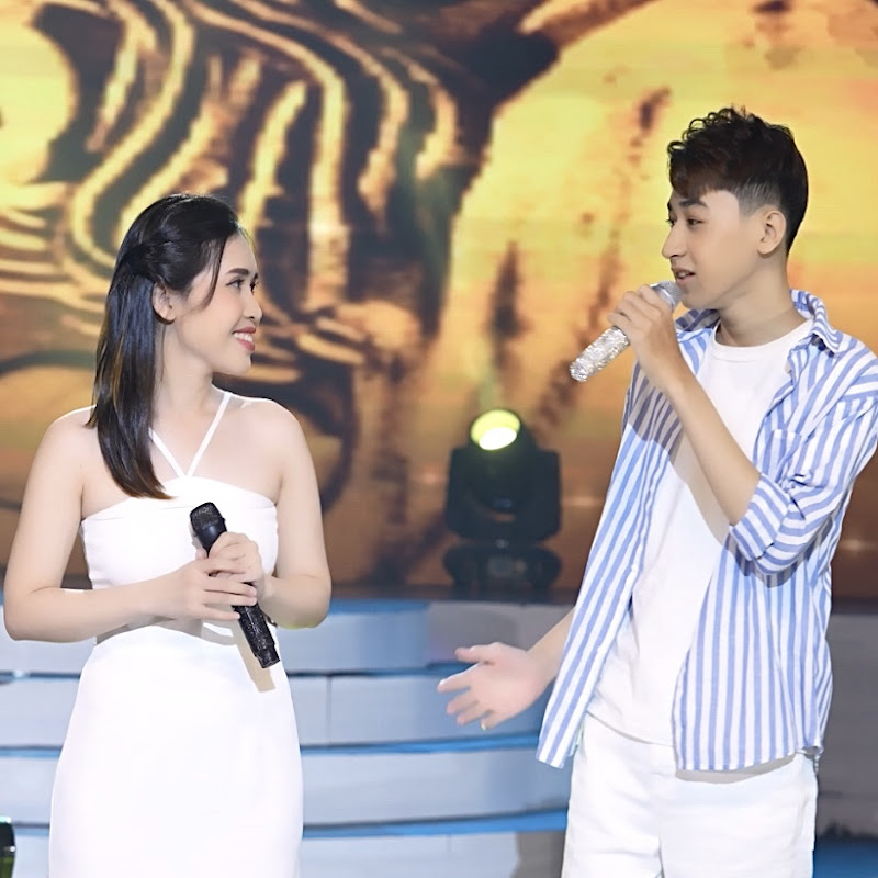 Cô Hoàng Dễ Thương