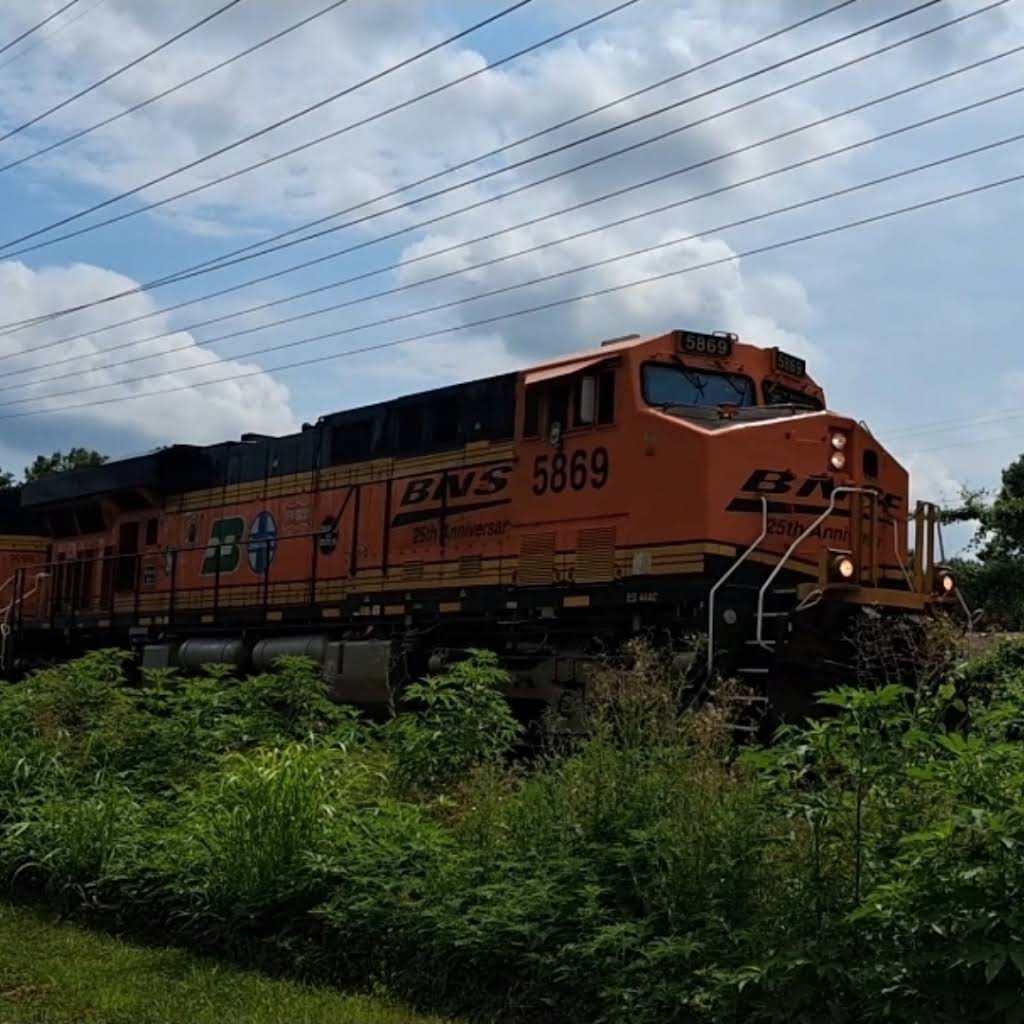 Post from 🚂 BNSF 9400 Railfan🚂 - YouTube