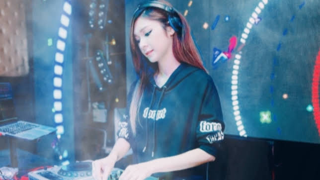 ❤DJ仕様で超高音質❣お洒落かつ高級感溢れるデザイン♪❤DJ用☆ヘッドホン ❤DJ仕様で超高音質❣お洒落かつ高級感溢れるデザイン♪❤DJ用