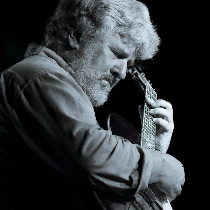 Lloyd English Guitar Studio