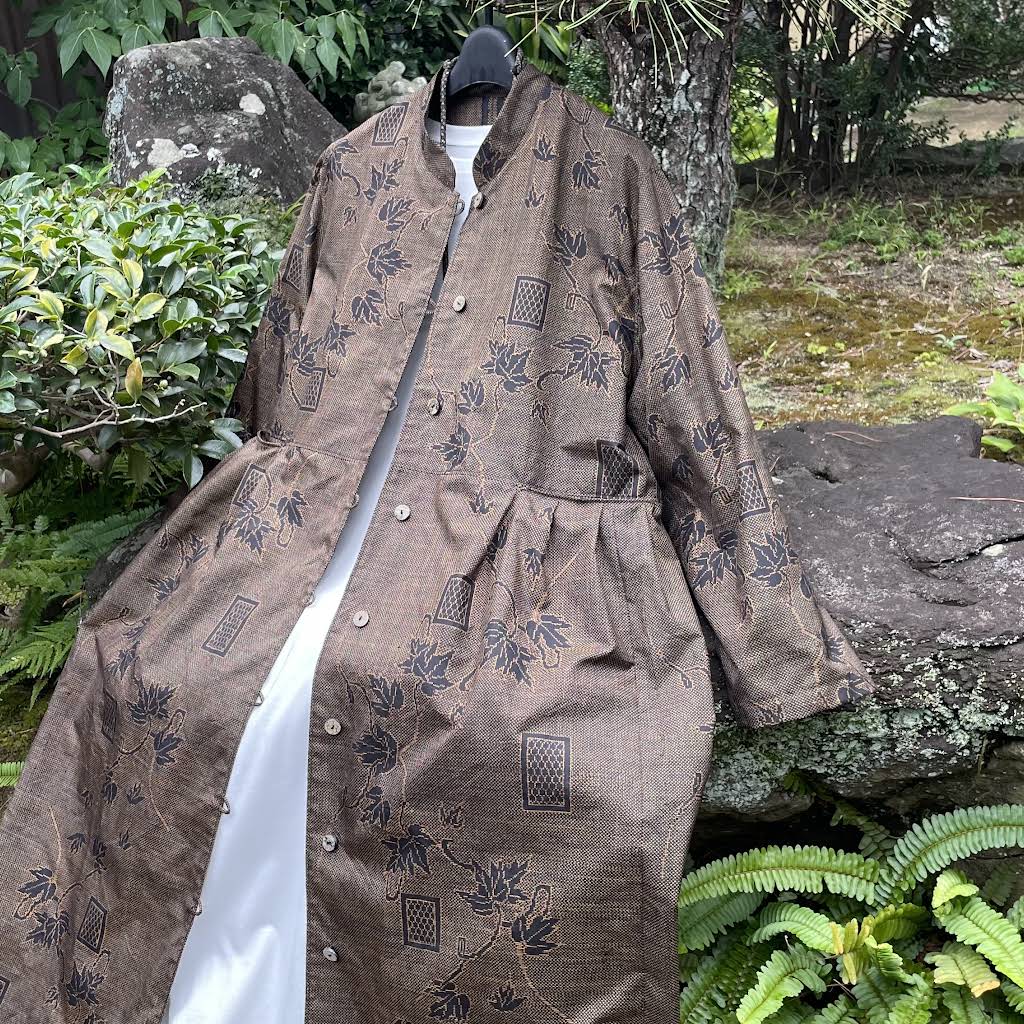 バニー振り袖絹ストール付きリメイクワンピースです。 e0c7dc5564f10da55584ccf6619a8d