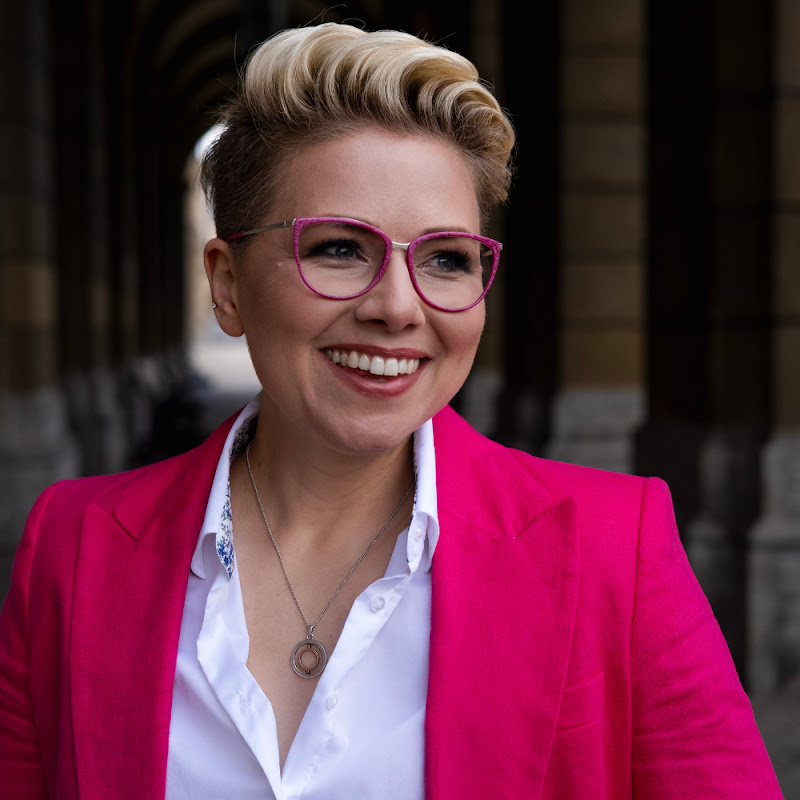 Zoe Stibi Vocal Coach