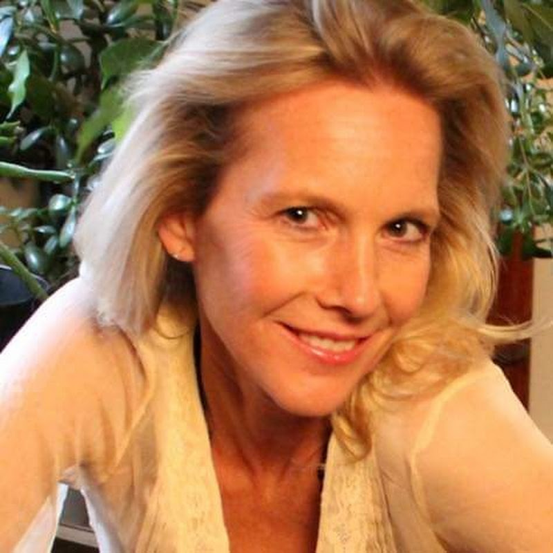 Anna Rebecca Quinn & Classes on ACIM  icon