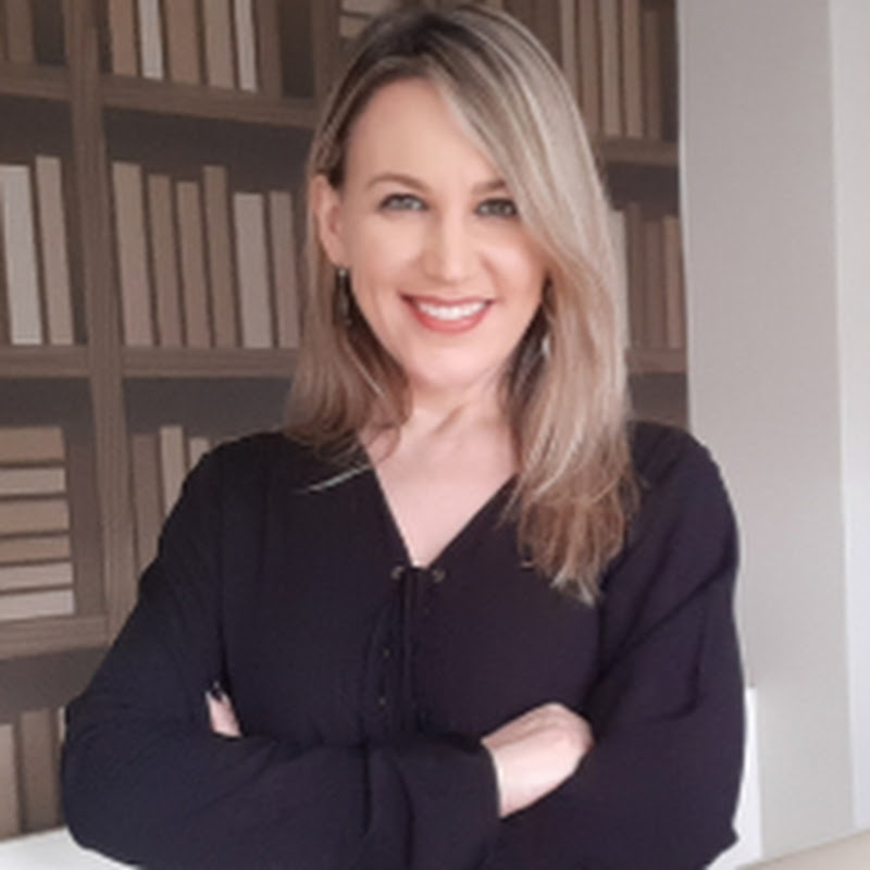Thais Almeida