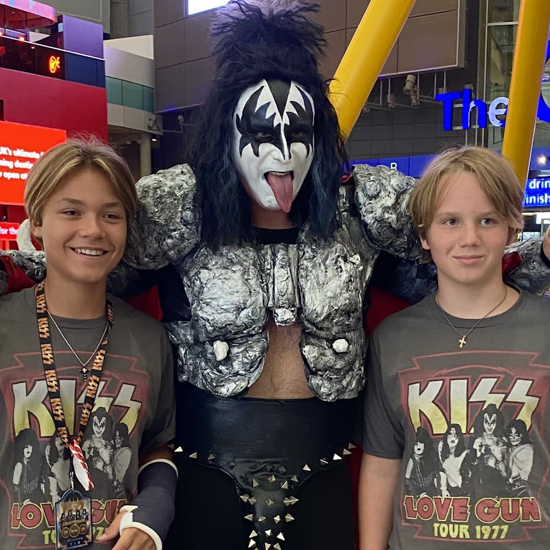 THATKISSGUY