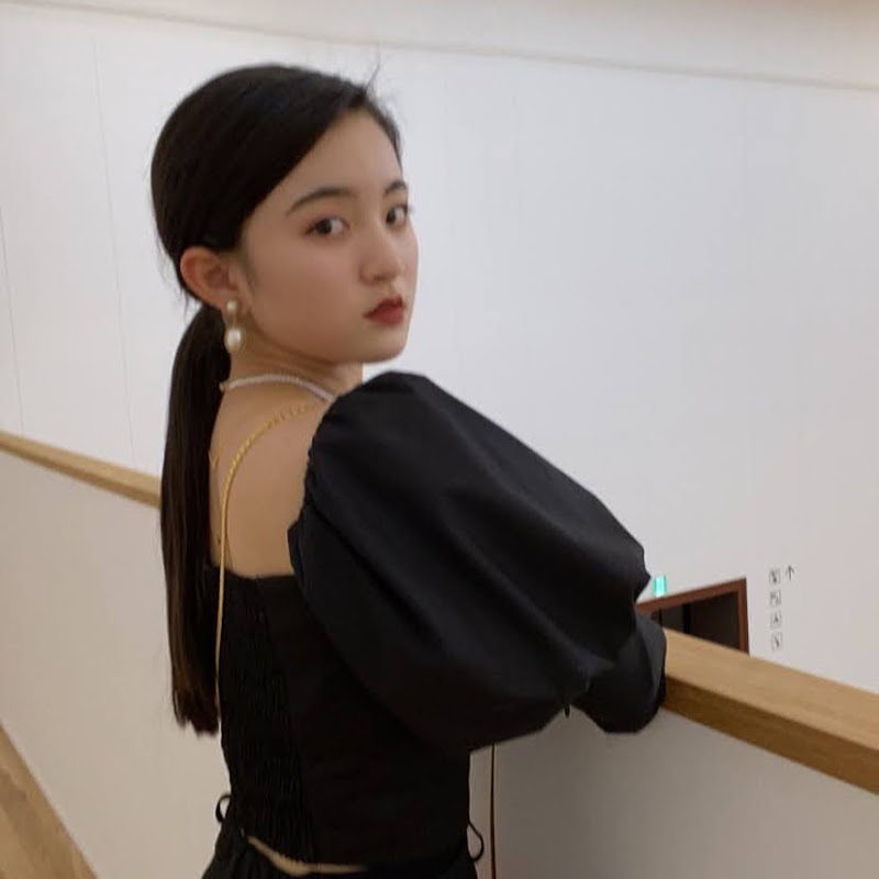 望月まりな