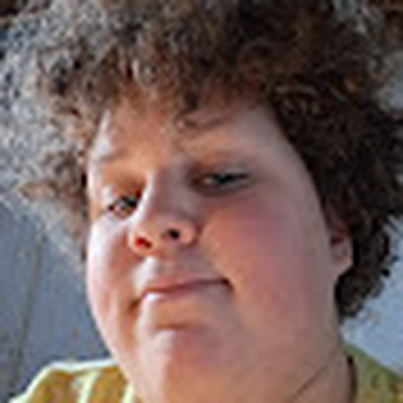 Hire c4m3r0n runy0n — Lifestyle & Vlogs YouTube creator for sponsorships