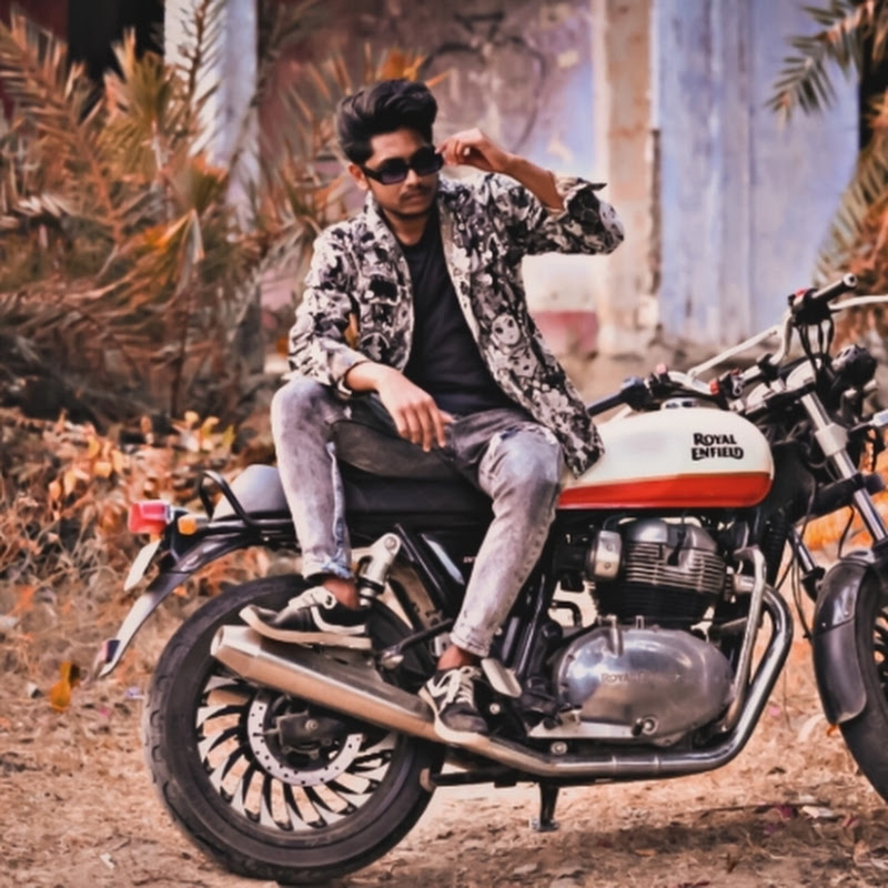 Hire LEGEND — Business & Finance YouTube creator for sponsorships