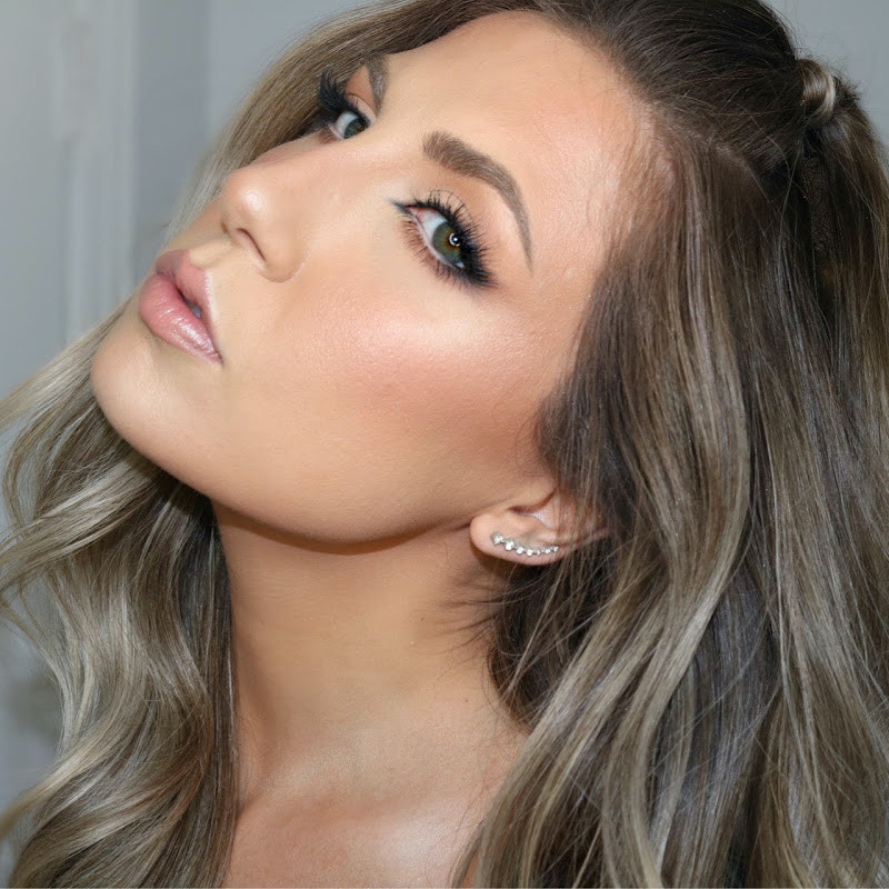 Courtney Kelly