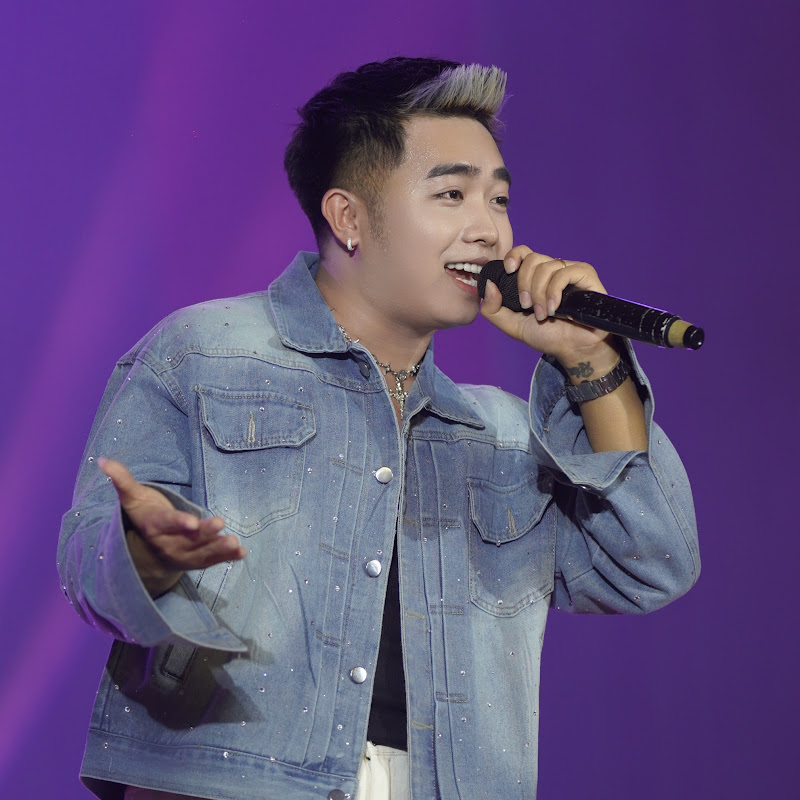 Hùng Rơm Official