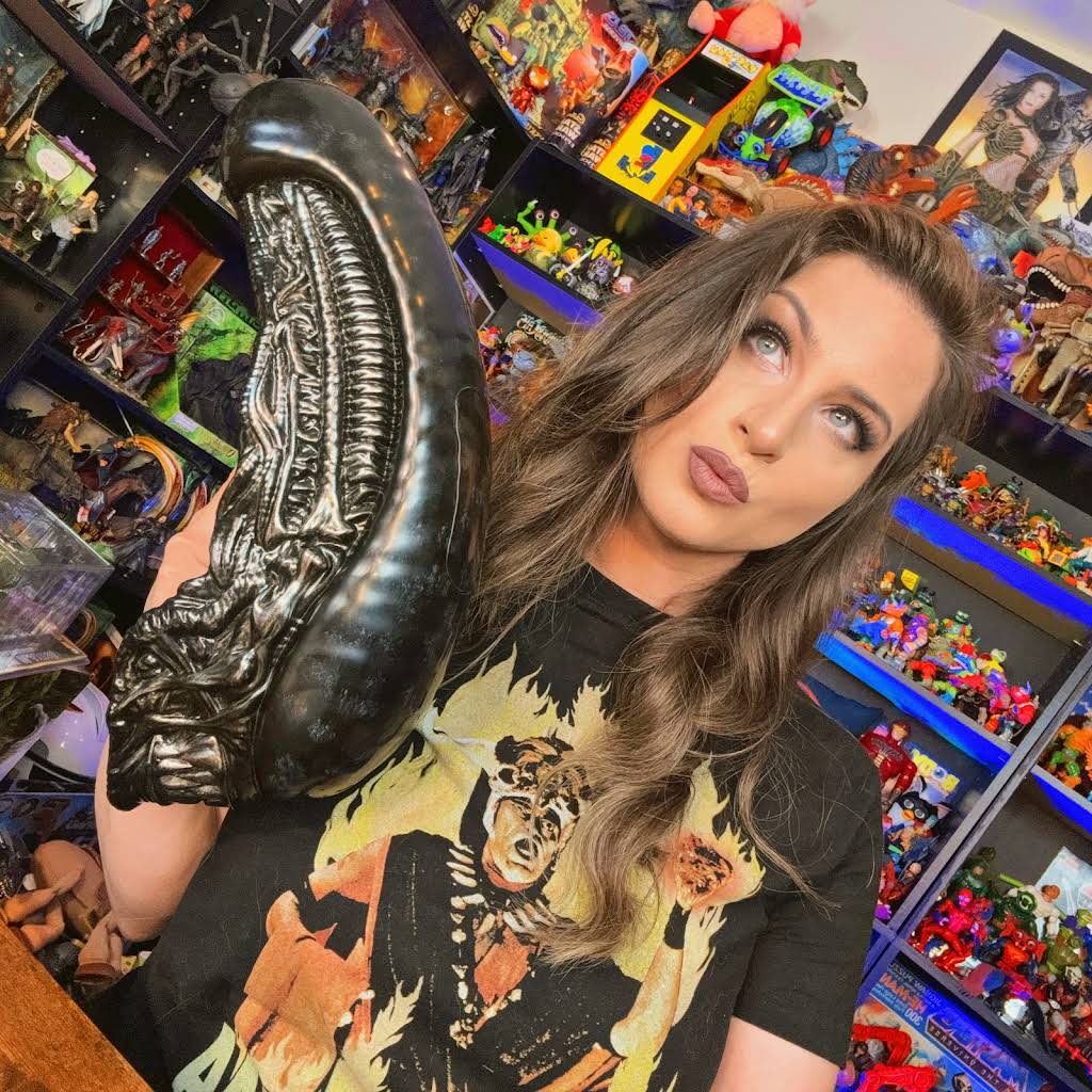 Laura Legends - YouTube