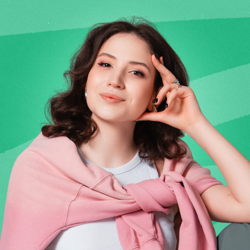 Юля Литра | ЕГЭ по литературе | ЕГЭLAND Logo