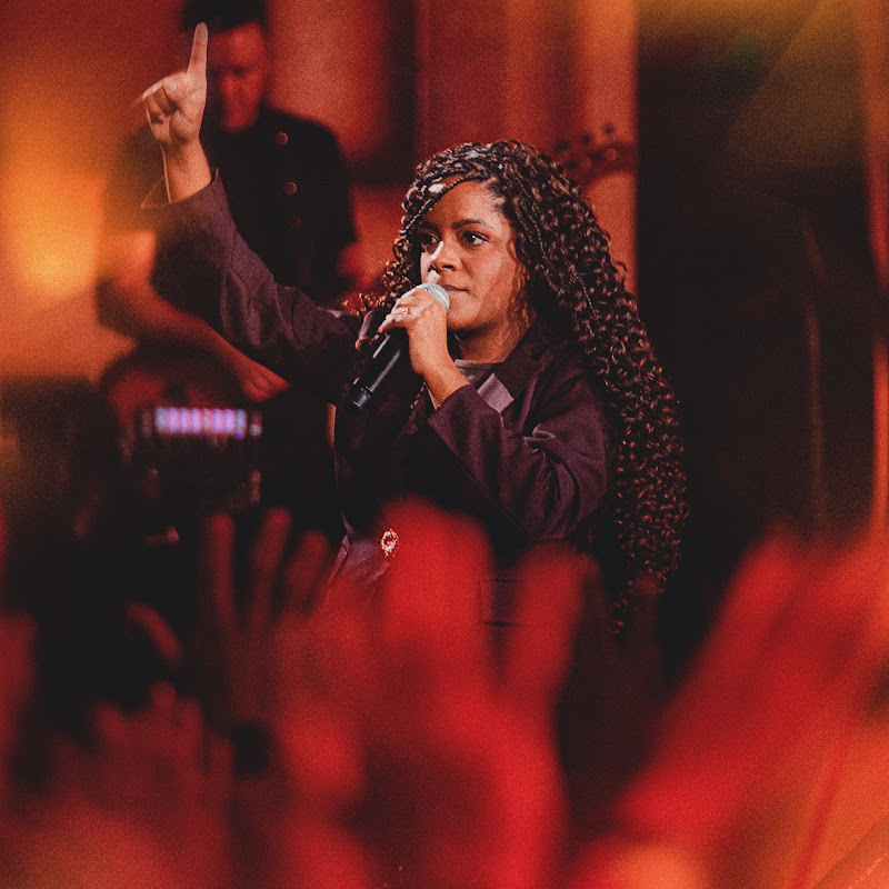 Kemilly Santos - Topic