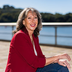 MANIFESTING 101 with Julie Poole