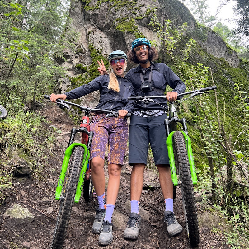 Awesome MTB (Mo and Hannah)