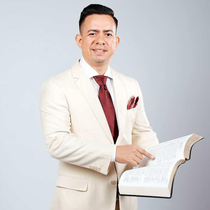 Pastor Lester A. Dávila