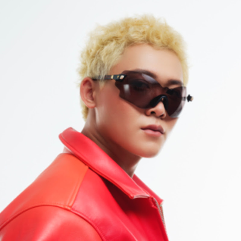 Quân K Đi Vào Bar