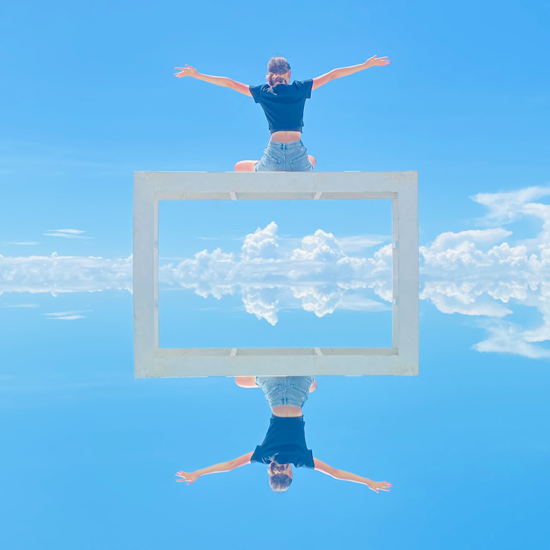 Hi to the world Logo