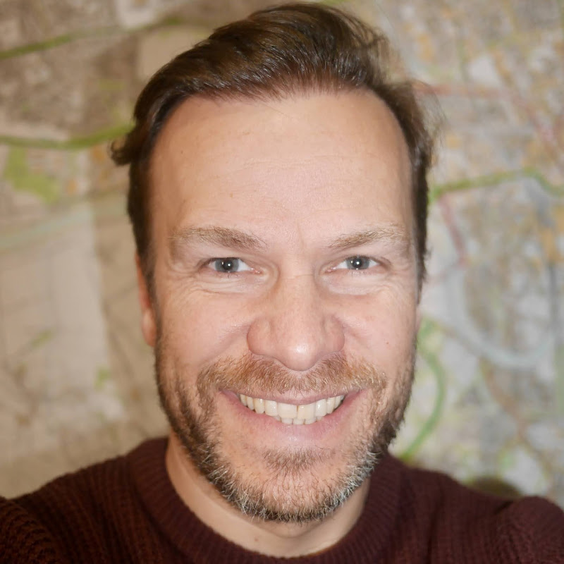 Paul's Views & Reviews Logo