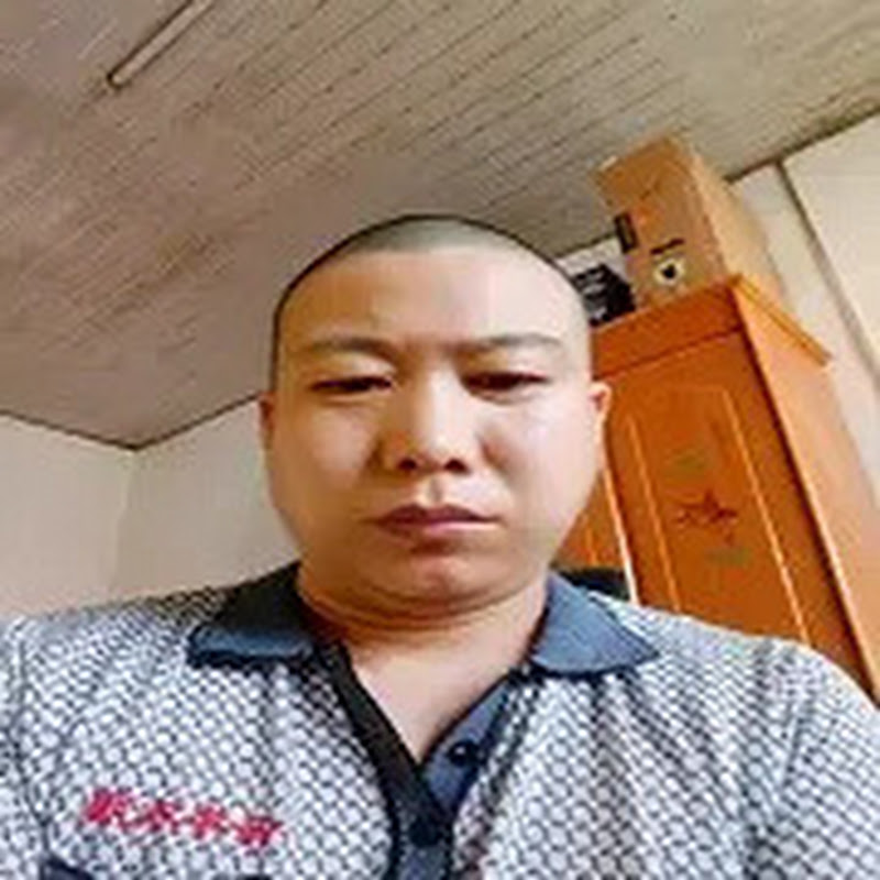 爱逗哥强子 Logo