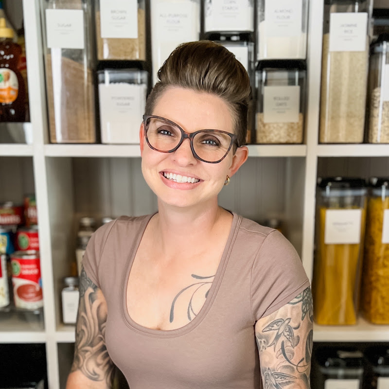 Lela Burris | Organized-ish Logo