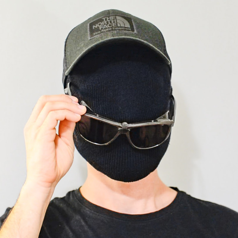 Непонятный чел Logo