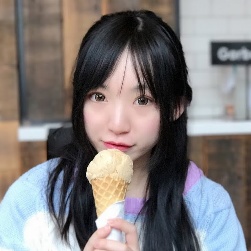 小面包吃遍世界🍞 Mian's Food Blog Logo