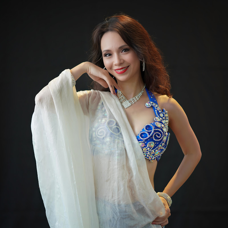 Zoe-Liting Bellydancer