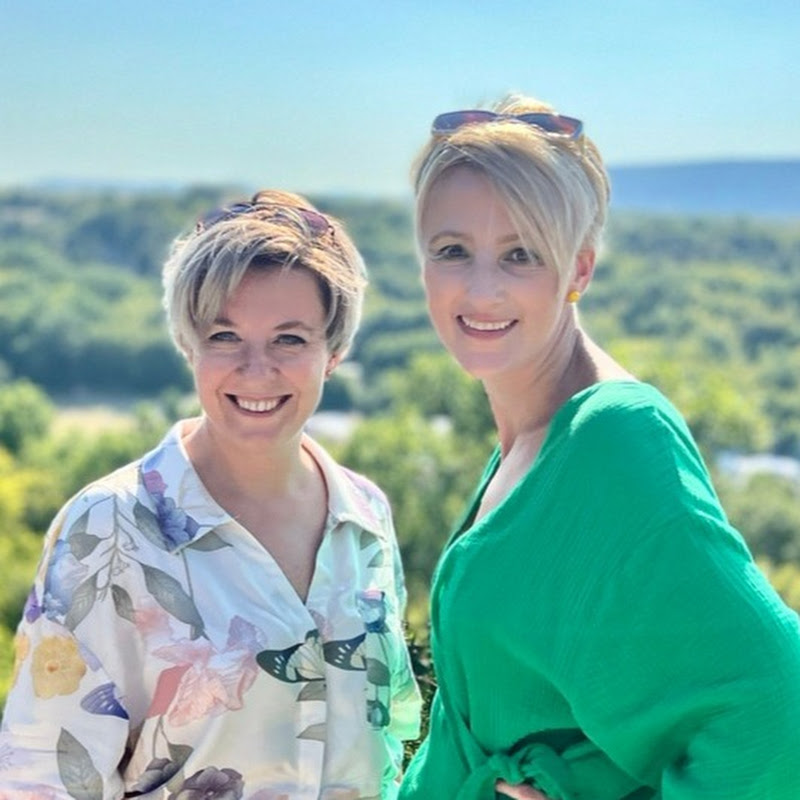 ТАНЯ, НАСТЯ и ТАЙГАН Logo