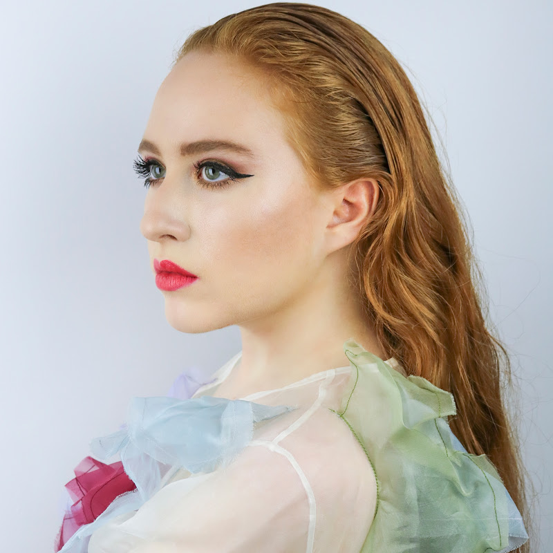 Hire Camilla Gulì | DJ, MusicTech, SynthJams & Vinyls — Arts & Crafts YouTube creator for sponsorships