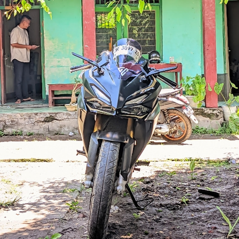 Hire OZA AR — Motorcycle Reviews & Riding YouTube creator for sponsorships