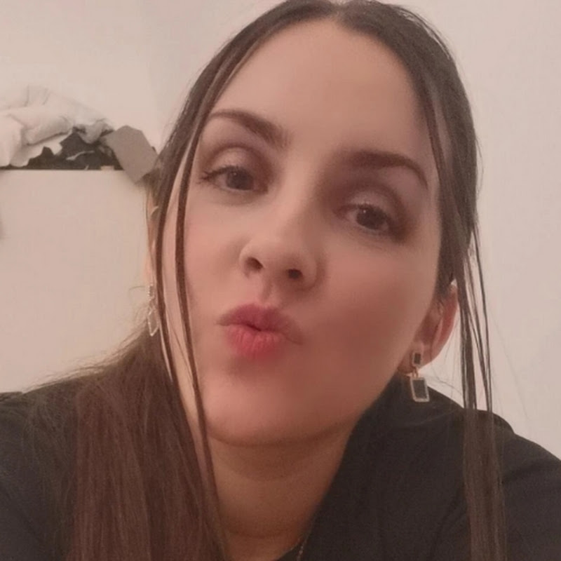 Hire Mía Lavender Tarot — Spirituality & Belief YouTube creator for sponsorships