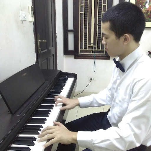 Ordinary Oriental Amateur Pianist