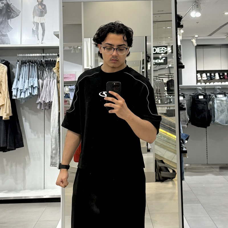 Ahyan Khan