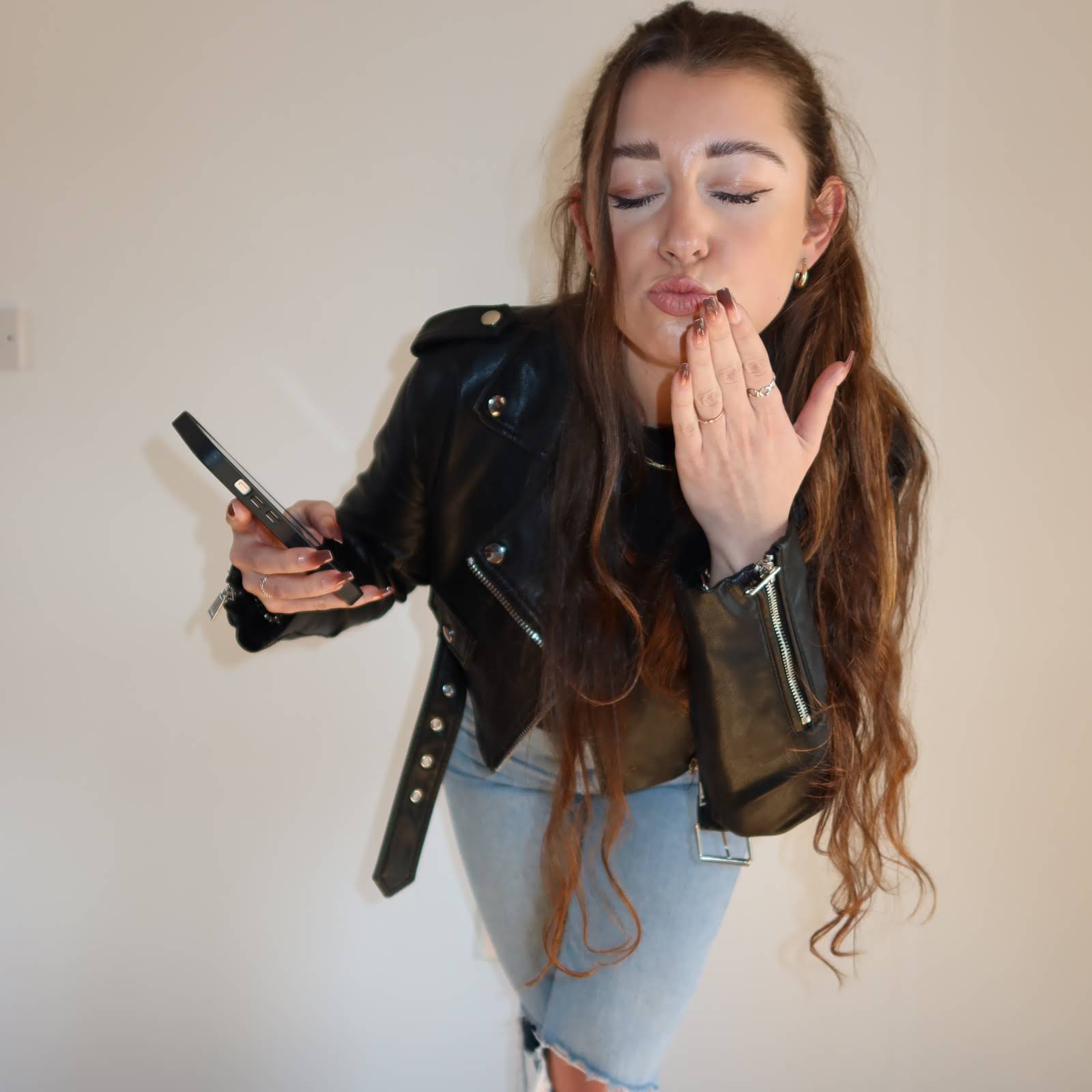 Post from Robyn ASMR