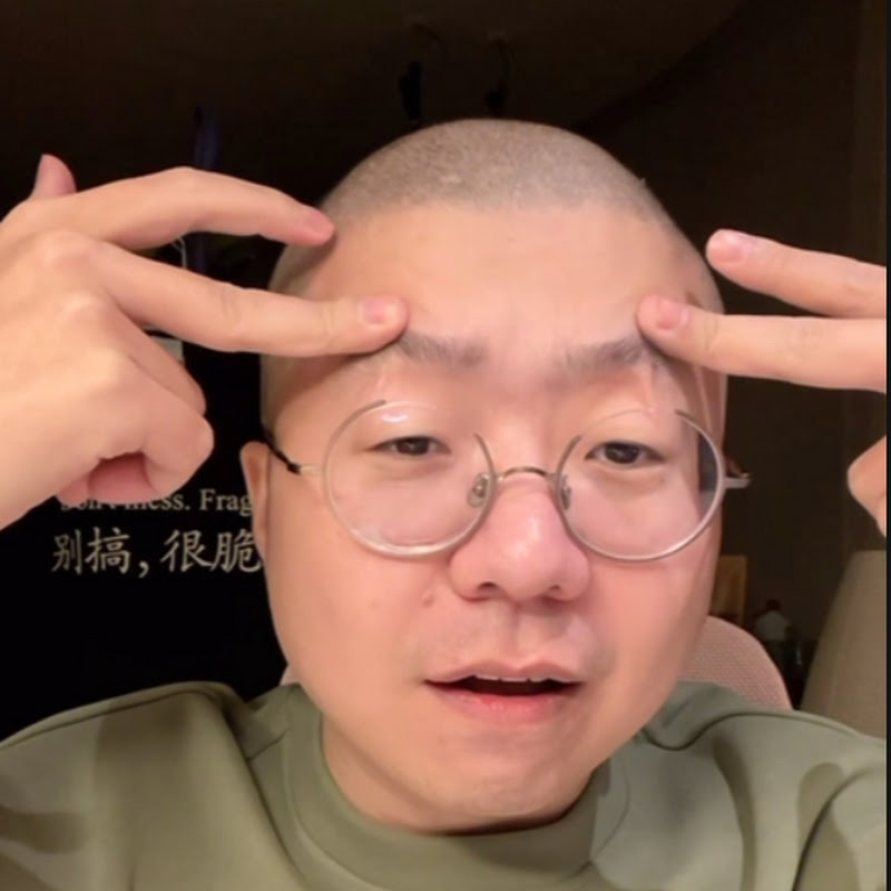 诞的小跟班 Logo