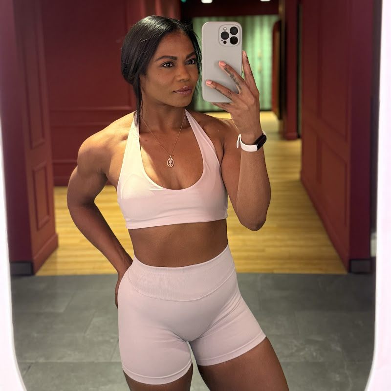 Ashanti Does It All 