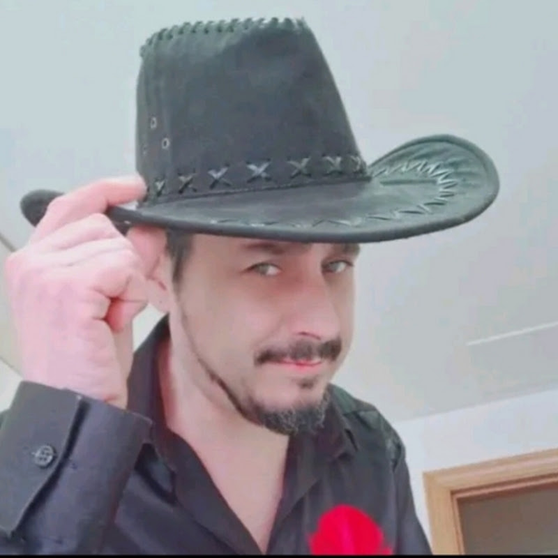 Hire Juanjo Papá Vampíro — Nursery Rhymes & Kids Songs YouTube creator for sponsorships