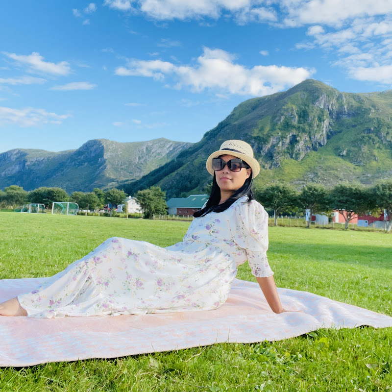 Rhea’s Life and travel  channel avatar