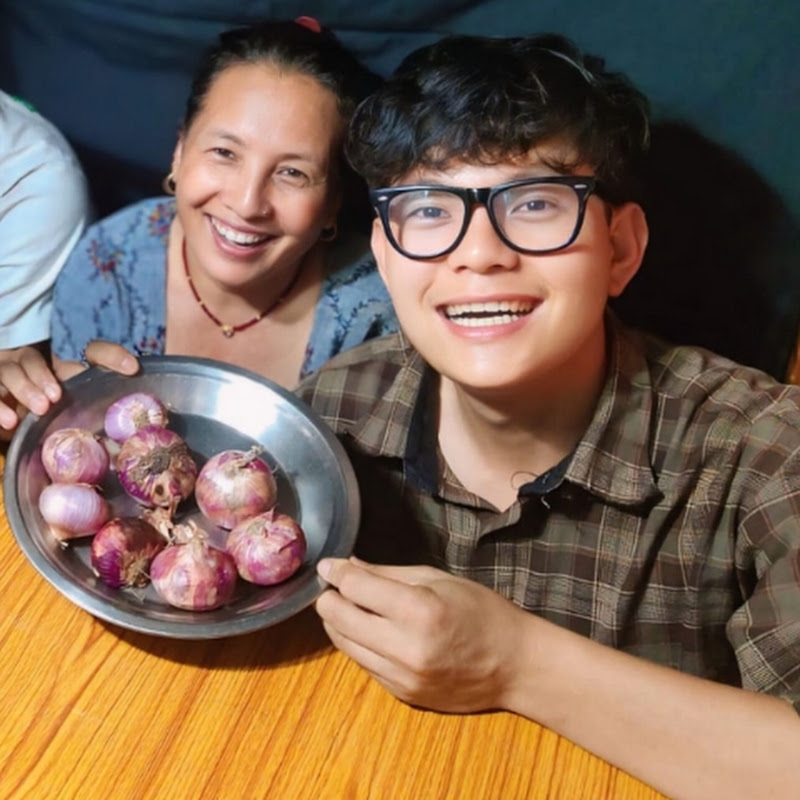 Aama Eats