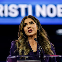 Kristi noem fans